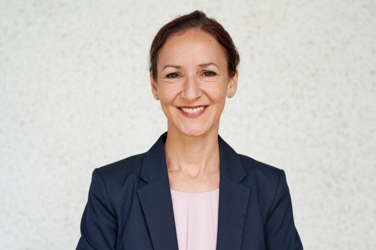 Dr. Iris Hackermeier