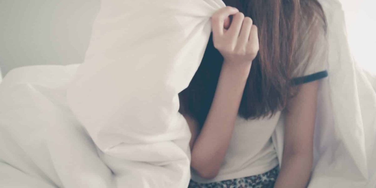 bed-blanket-female-girl-450056